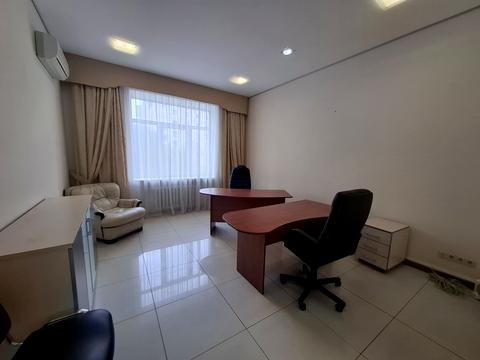 комерційна за адресою Інститутська вул., 17/5