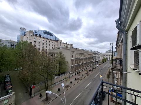 комерційна за адресою Інститутська вул., 17/5