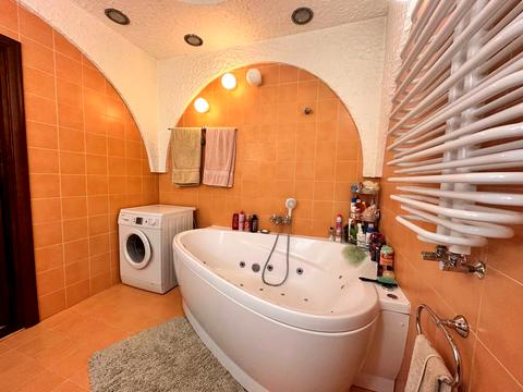 квартира по адресу Александра Олеся ул., 25д