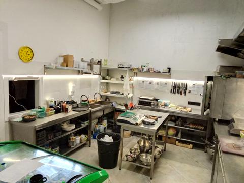 комерційна за адресою Пилипа Орлика просп., 16