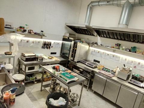 комерційна за адресою Пилипа Орлика просп., 16