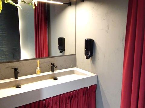 комерційна за адресою Пилипа Орлика просп., 16