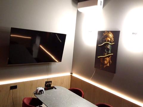 комерційна за адресою Пилипа Орлика просп., 16