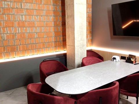 комерційна за адресою Пилипа Орлика просп., 16