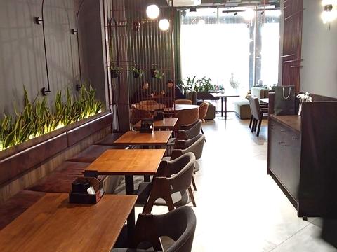 комерційна за адресою Пилипа Орлика просп., 16