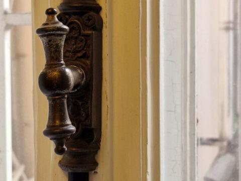 комерційна за адресою Пантелеймонівська вул., 28