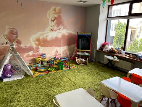 комерційна за адресою Шкільна вул. (Юрія Гагаріна), 3