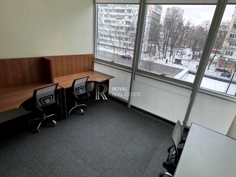 комерційна за адресою Солом'янська вул., 11