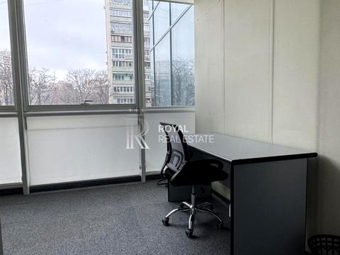 комерційна за адресою Солом'янська вул., 11