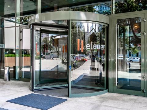 комерційна за адресою Солом'янська вул., 11