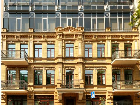 комерційна за адресою Михайлівська вул., 7
