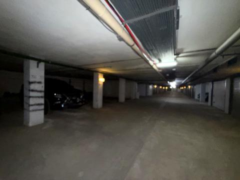 паркоместо по адресу Владимира Ивасюка просп. (Героїв Сталінграду), 4