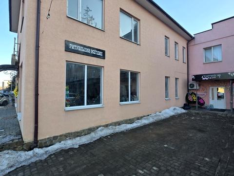 комерційна за адресою Лева Ребета вул., 6б