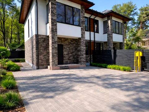 будинок за адресою Академіка Ромоданова вул. (Льва Толстого)