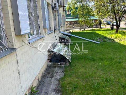 комерційна за адресою Паркова вул., 34