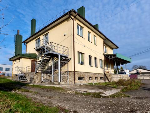 комерційна за адресою Травнева, 1а