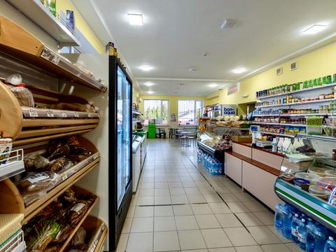 комерційна за адресою Травнева, 1а