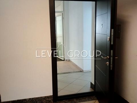 комерційна за адресою Володимирська вул., 77