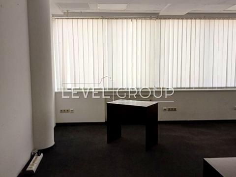 комерційна за адресою Володимирська вул., 77