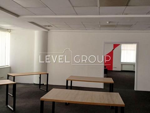 комерційна за адресою Володимирська вул., 77