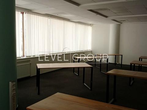 комерційна за адресою Володимирська вул., 77