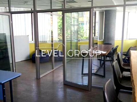 комерційна за адресою Володимирська вул., 77