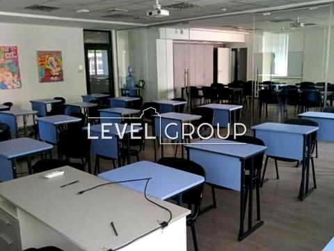 комерційна за адресою Володимирська вул., 77