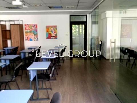 комерційна за адресою Володимирська вул., 77