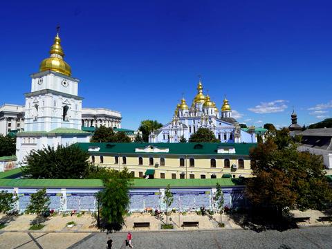 комерційна за адресою Трьохсвятительська вул., 13
