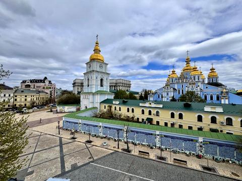 комерційна за адресою Трьохсвятительська вул., 13