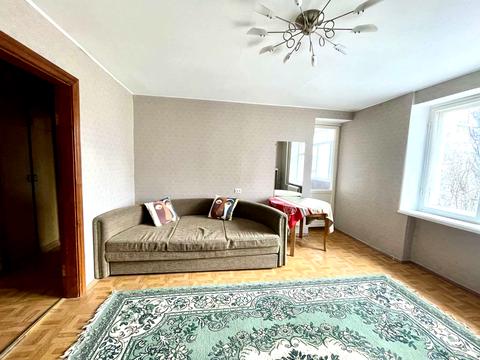 квартира за адресою Космонавтів вул., 152