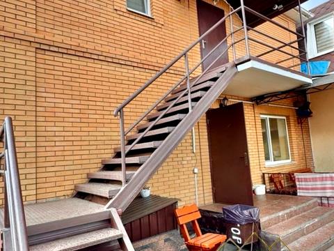 комерційна за адресою Привокзальна площа, 4