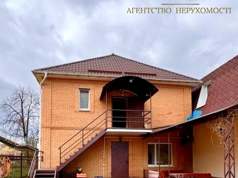 комерційна за адресою Привокзальна площа, 4