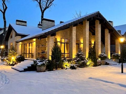 будинок за адресою Євгена Коновальця вул., 49