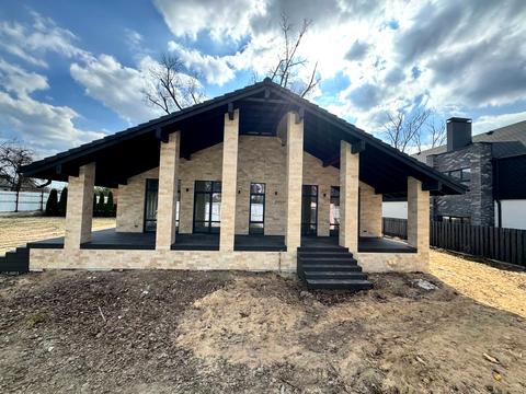 будинок за адресою Євгена Коновальця вул., 49