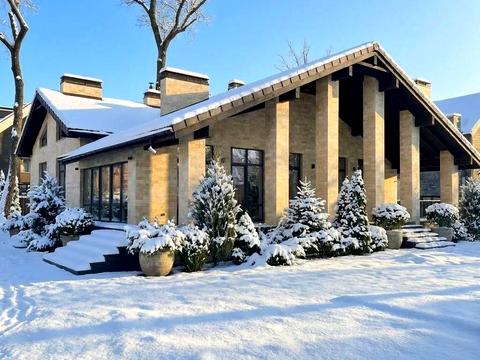 будинок за адресою Євгена Коновальця вул., 49