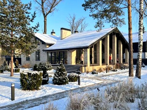 будинок за адресою Євгена Коновальця вул., 49