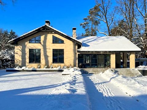 будинок за адресою Євгена Коновальця вул., 49