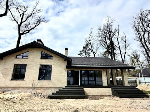 будинок за адресою Євгена Коновальця вул., 49