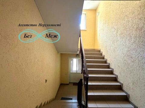 комерційна за адресою Лесі Українки вул., 11