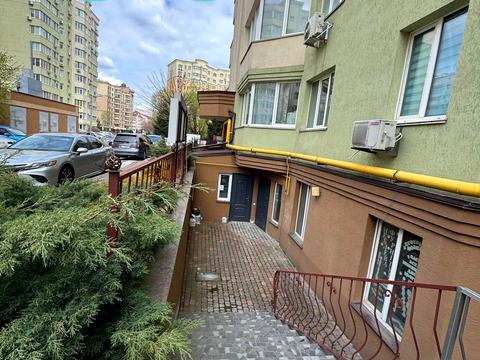 комерційна за адресою с. Софіївська Борщагівка, Боголюбова вул., 18