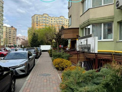 комерційна за адресою Боголюбова вул., 18