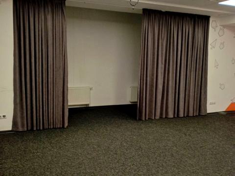 комерційна за адресою Володимирська вул., 77