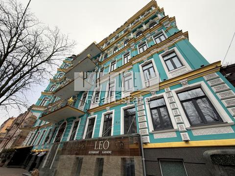 комерційна за адресою Володимирська вул., 4