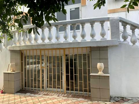 комерційна за адресою Золотий Берег вул., 4