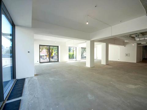 комерційна за адресою Саксаганського вул., 53/80