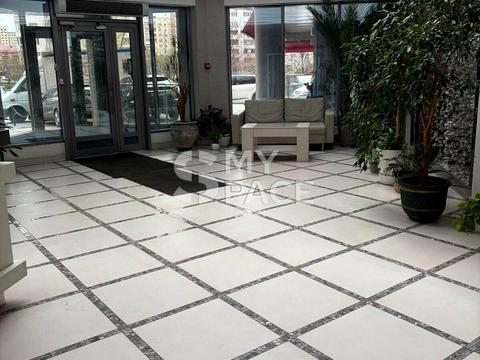 комерційна за адресою Дніпровська набережна вул., 14-Б