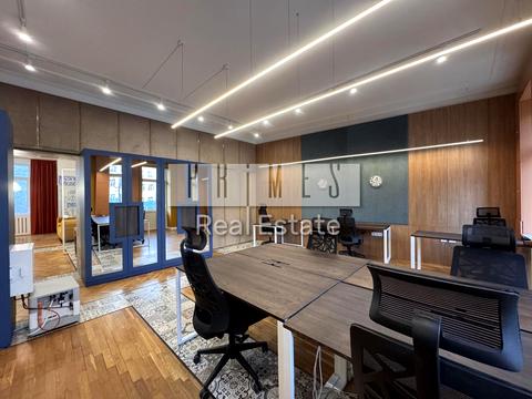 комерційна за адресою Володимирська вул., 93