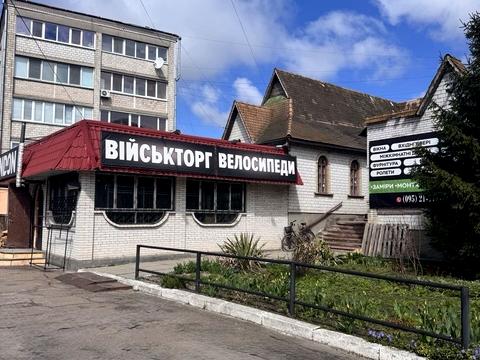комерційна за адресою Богдана Хмельницького вул. (Комсомольська), 15