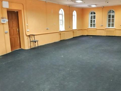 комерційна за адресою Богдана Хмельницького вул. (Комсомольська), 15